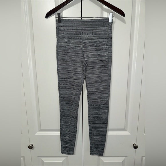 Athleta Pants - Athleta High Rise Jacquard Chaturanga Lightweight Power Leggings XSP